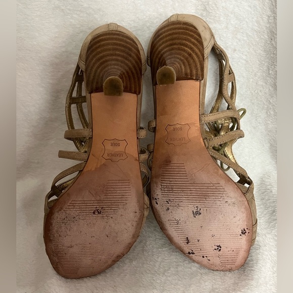 Stuart Weitzman woman’s Sz 5.5 tan/nude suede leather kitten lace up heel - Picture 4 of 6